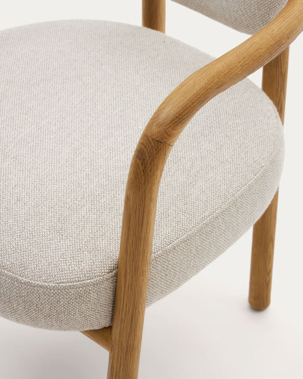 Chaise Melqui beige en bois de chêne avec finition naturelle