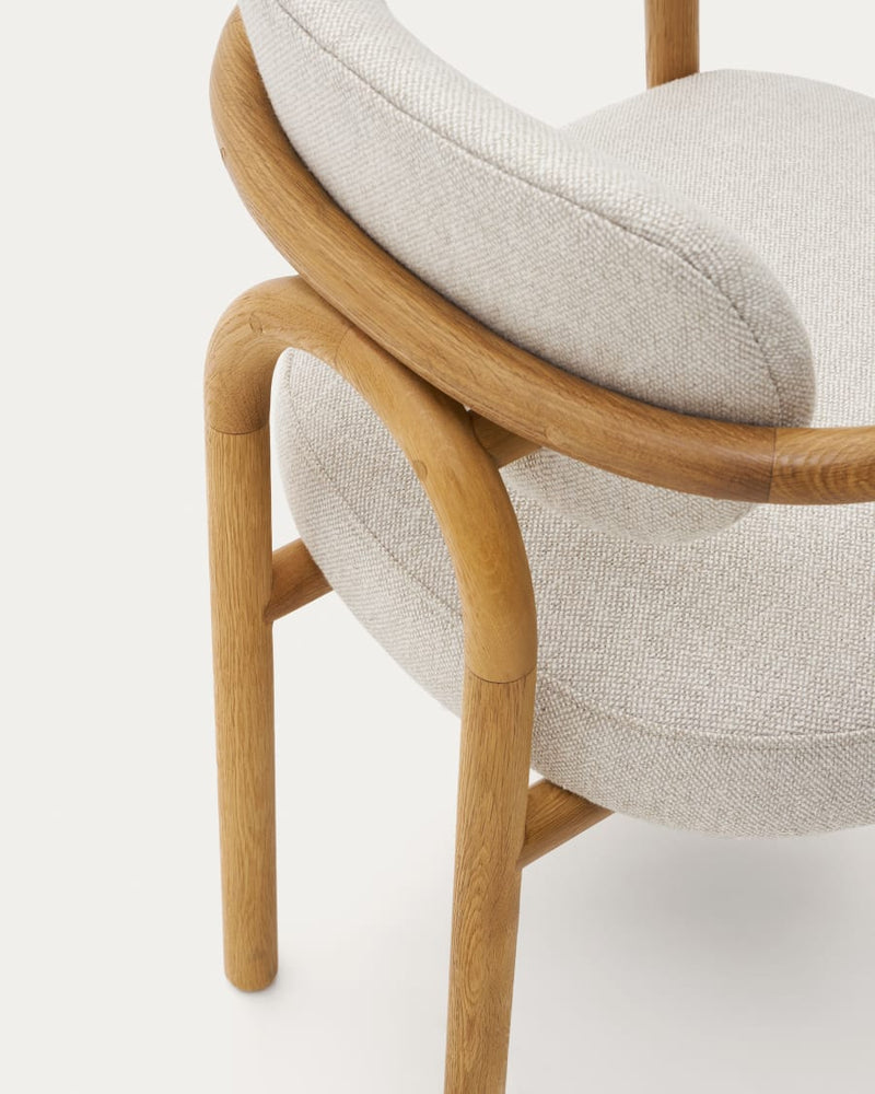 Chaise Melqui beige en bois de chêne avec finition naturelle