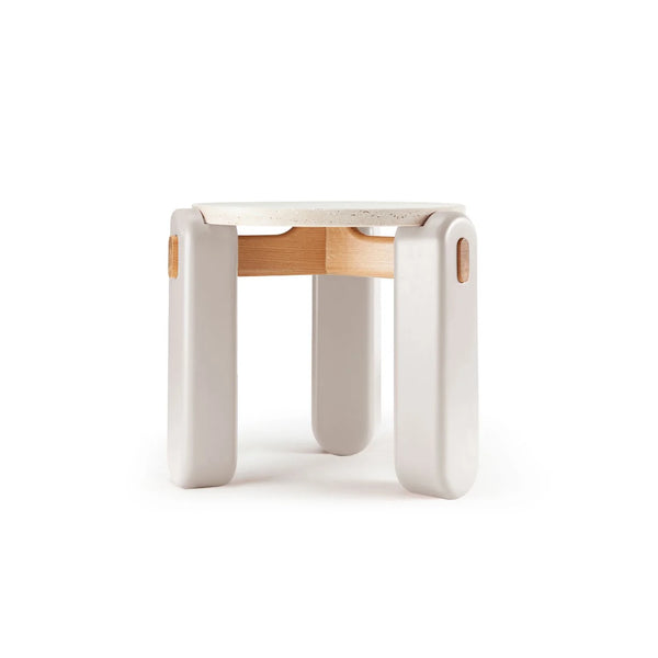 Table d'appoint Mona — travertine top, ivory lacquered wood feet, natural oak applications