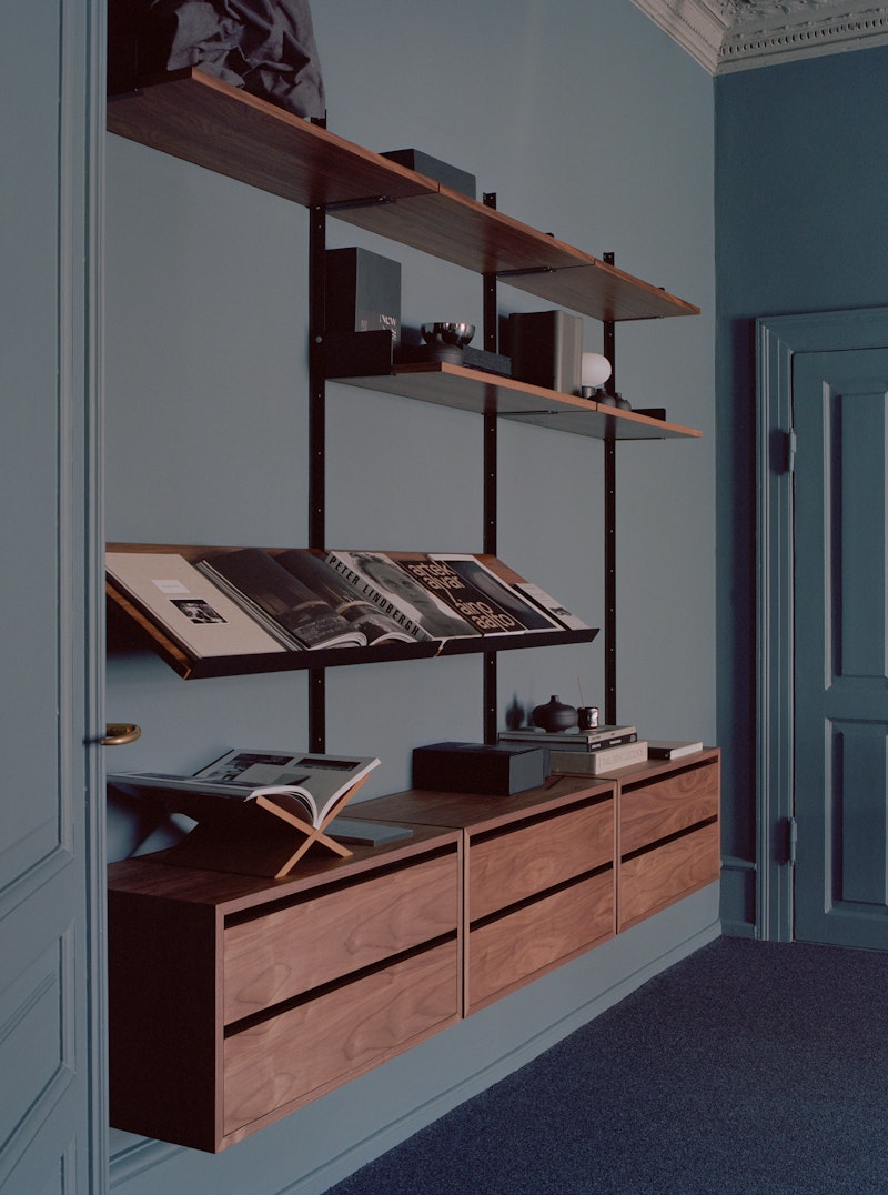 Cabinet Low w. Drawers — Walnut