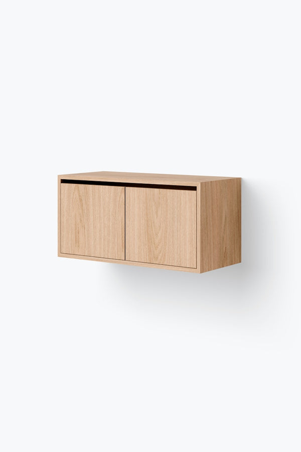 Cabinet Low w. Doors — Oak