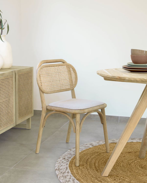 Chaise Doriane — en chêne massif finition naturelle et siège avec revêtement en tissu