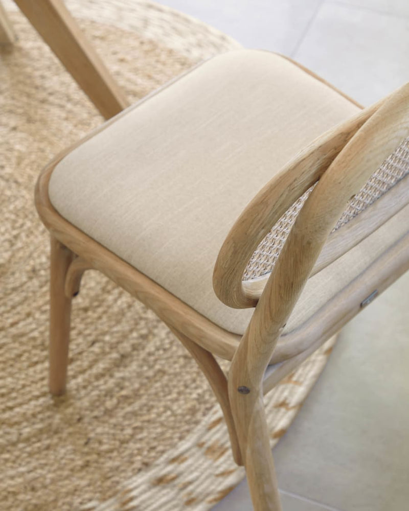 Chaise Doriane — en chêne massif finition naturelle et siège avec revêtement en tissu