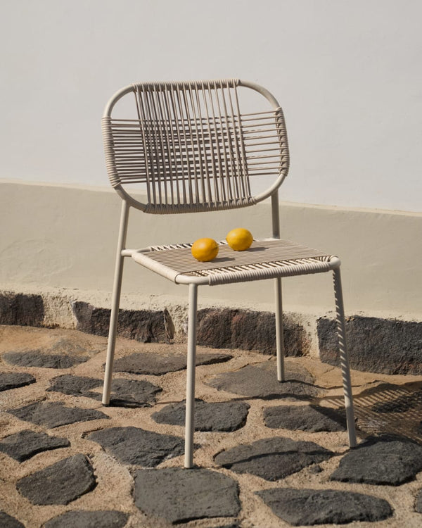 Chaise empilable d'extérieur Talaier — en corde synthétique et acier galvanisé, finition beige