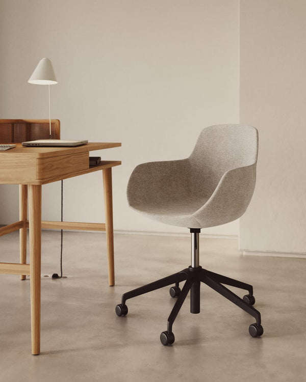 Chaise de bureau Tissiana — en cuir synthétique marron et aluminium avec finition noire mate