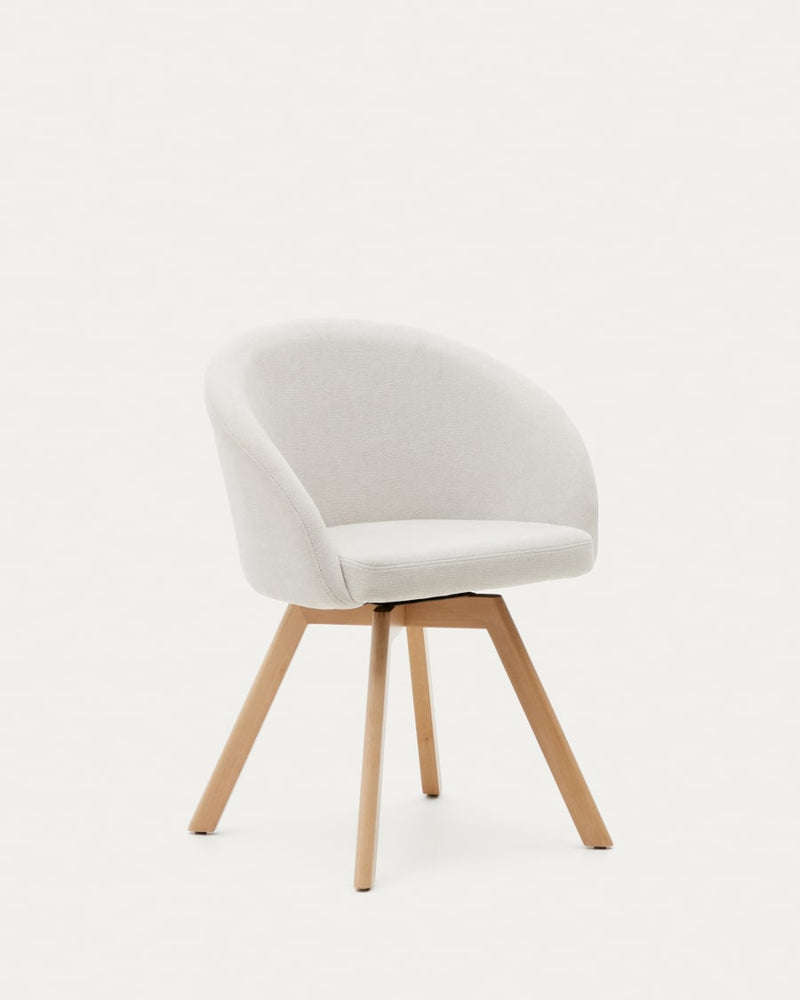 Chaise giratoire Marvinen — chenille beige et pieds en bois de chêne finition naturelle