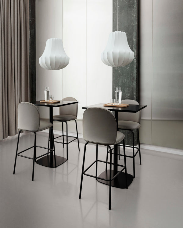 Table de café haute Form 70x70cm — Chêne noir