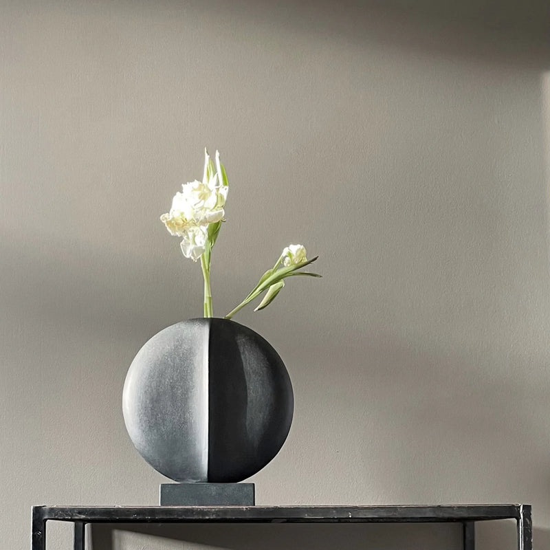 Vase Guggenheim (mini) — Noir